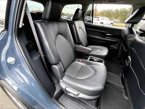 Certified 2025 Toyota Grand Highlander XLE image 19