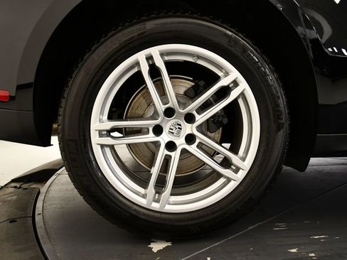 Certified 2025 Porsche Macan image 18