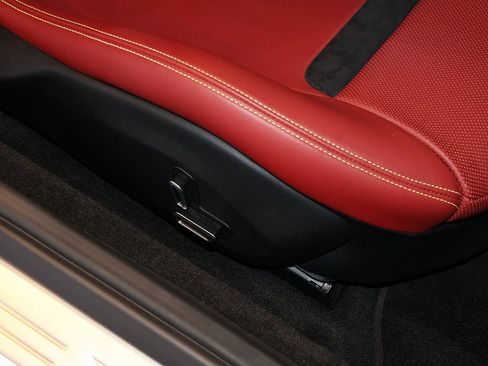Used 2021 Ferrari Roma RWD image 19