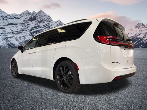 New 2026 Chrysler Pacifica Select w/ S Appearance Package FWD image 11