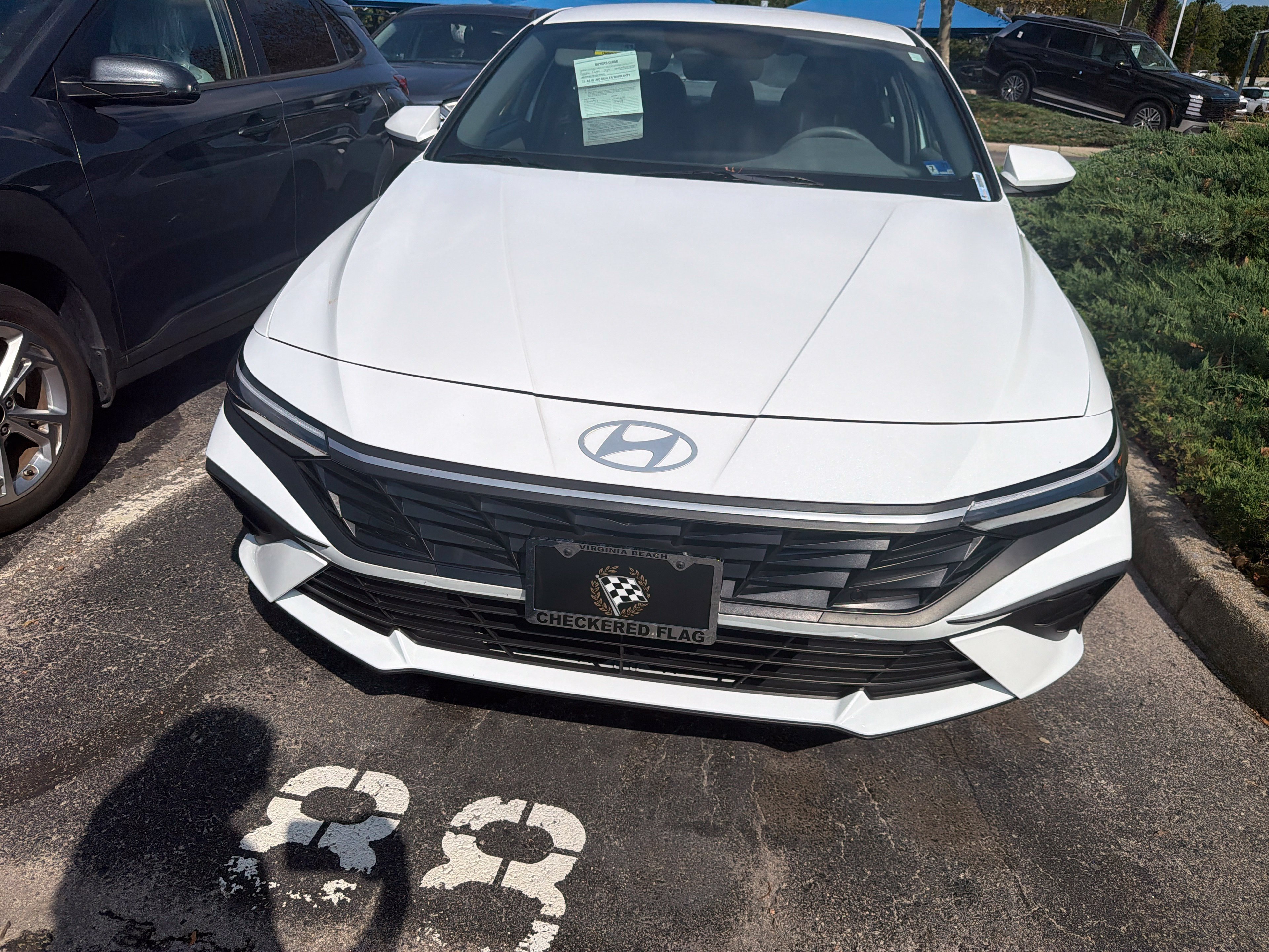 Used 2025 Hyundai Elantra Hybrid FWD image 3