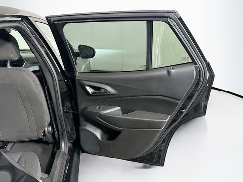 Used 2025 Chevrolet Trax LS w/ LS Convenience Package FWD image 27