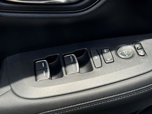 Certified 2024 Honda HR-V EX-L image 17