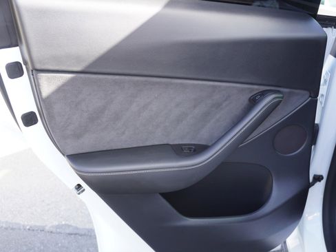 Used 2022 Tesla Model Y Performance image 13