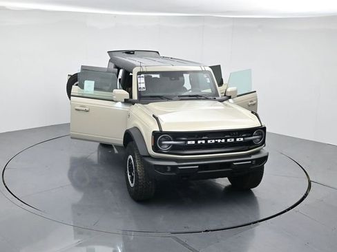 New 2025 Ford Bronco Outer Banks w/ Sasquatch Package image 47