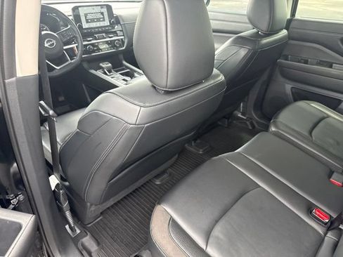 Used 2023 Nissan Pathfinder SL w/ Black Appearance Package FWD image 21