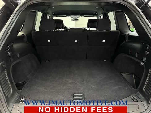 Used 2019 Jeep Grand Cherokee Laredo w/ Security & Convenience Group AWD/4WD image 16