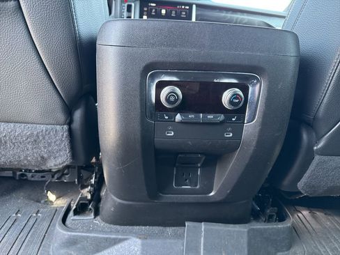 Used 2022 GMC Yukon XL Denali AWD/4WD image 14