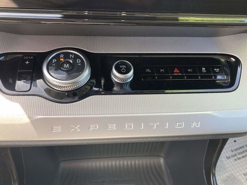 Used 2025 Ford Expedition Active RWD image 28