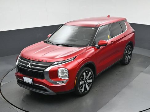 Used 2025 Mitsubishi Outlander AWD image 70