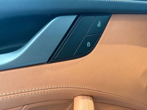 Used 2025 Porsche 911 Carrera image 23