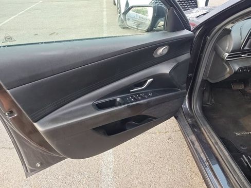 Used 2022 Hyundai Elantra SEL FWD image 5