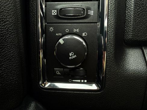 Used 2013 RAM 1500 Laramie AWD/4WD image 24