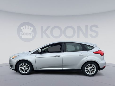Used 2015 Ford Focus SE w/ SE Cold Weather Package FWD image 2