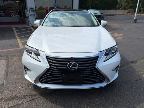 Used 2018 Lexus ES 350 w/ Ultra Luxury Package FWD image 3