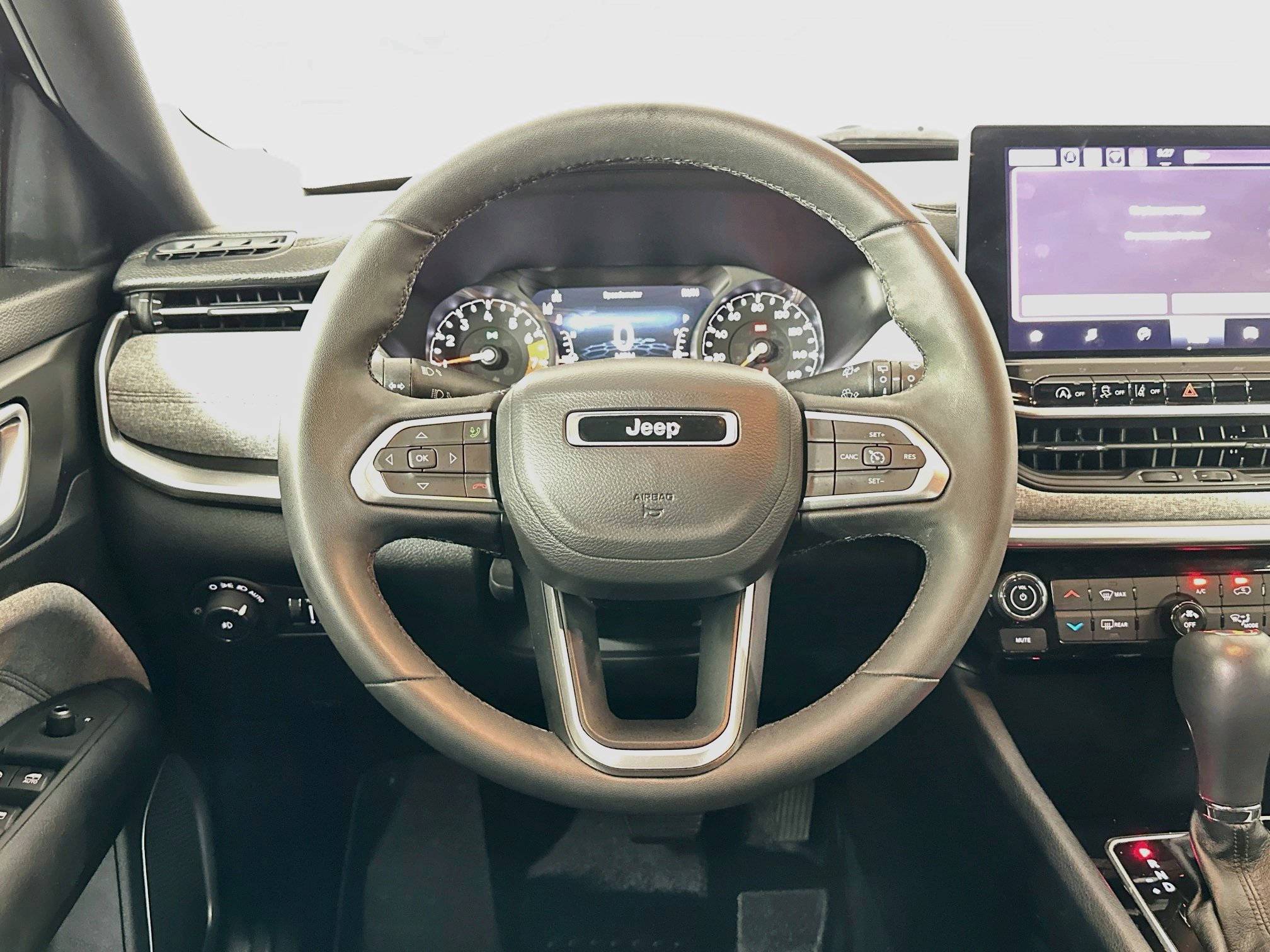 Used 2024 Jeep Compass Latitude AWD/4WD image 18