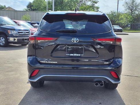 Used 2024 Toyota Highlander XSE FWD image 8