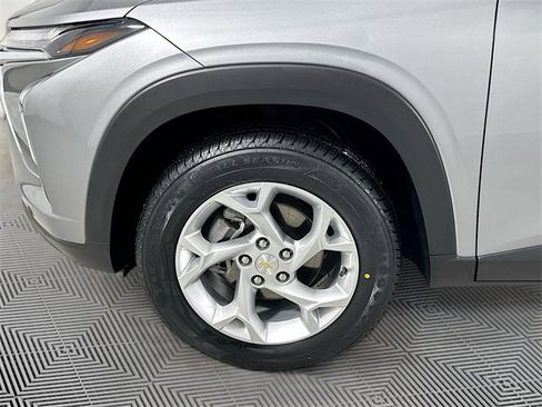 Used 2024 Chevrolet Trax LS w/ LS Convenience Package image 29