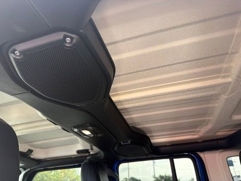 Used 2018 Jeep Wrangler Unlimited Sahara AWD/4WD image 13