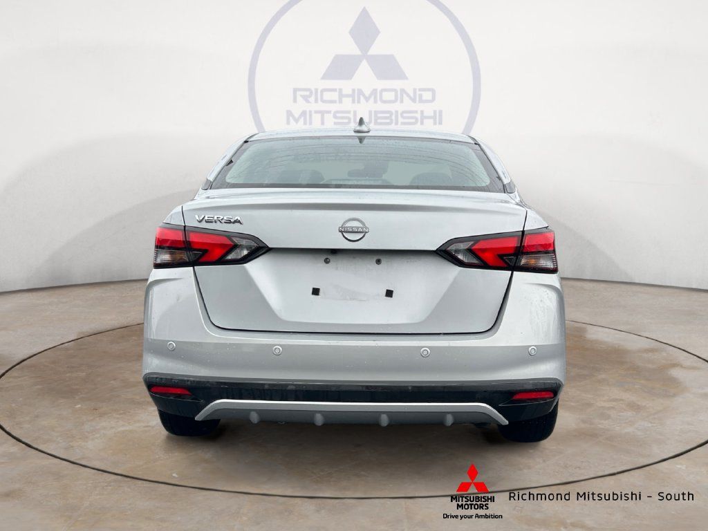 Used 2025 Nissan Versa SV FWD image 4