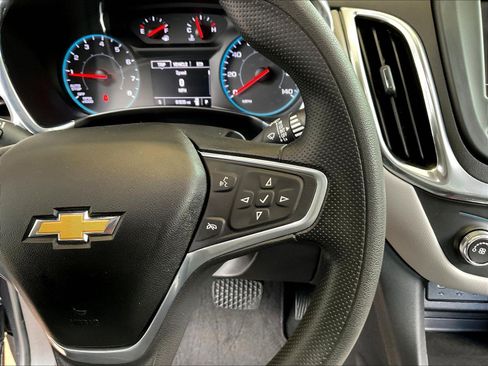 Used 2022 Chevrolet Equinox LS FWD image 12
