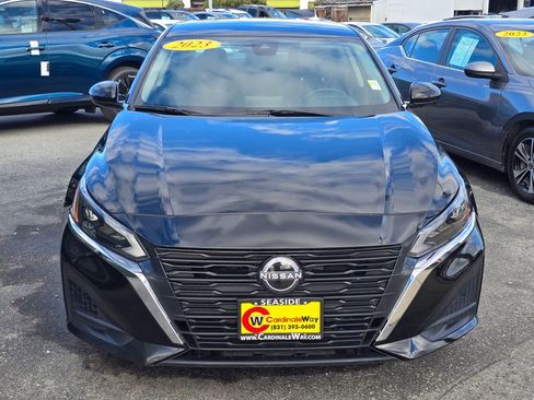 Used 2023 Nissan Altima 2.5 SV image 2