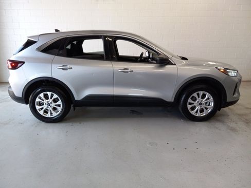 Used 2024 Ford Escape Active AWD/4WD image 2