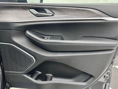 New 2026 Jeep Grand Cherokee Limited image 16