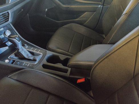 Used 2024 Volkswagen Jetta SE FWD image 26