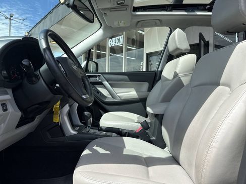 Used 2014 Subaru Forester 2.5i Touring AWD/4WD image 32