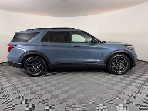 Used 2025 Ford Explorer ST AWD/4WD image 2