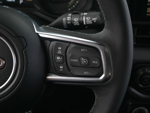 Used 2025 Jeep Wrangler Unlimited Sahara AWD/4WD image 19
