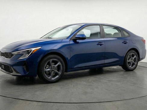 Used 2025 Kia K4 LXS image 3