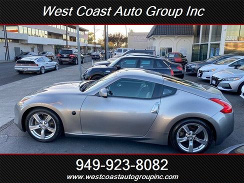 Used 2009 Nissan 370Z Touring image 7