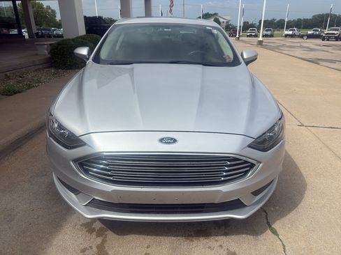 Used 2017 Ford Fusion SE FWD image 6