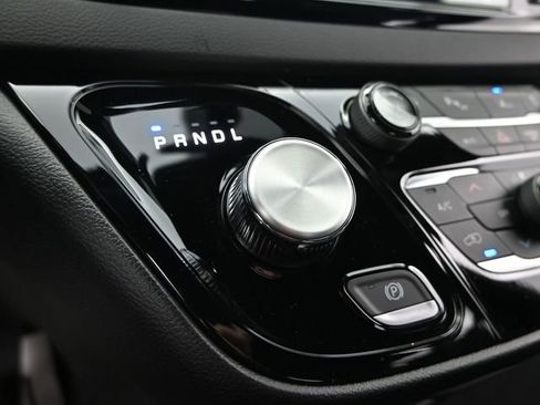 Used 2025 Chrysler Voyager LX FWD image 34