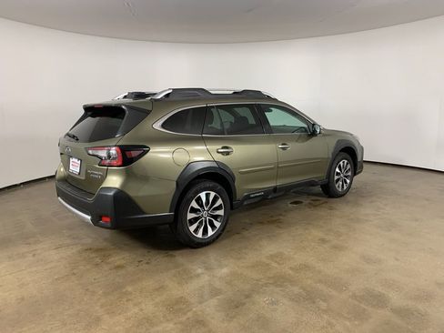 Used 2023 Subaru Outback Touring AWD/4WD image 8