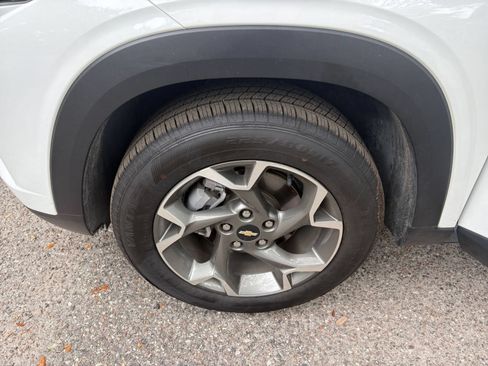 Used 2025 Chevrolet Trax LT FWD image 28