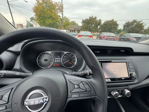 Used 2024 Nissan Kicks S FWD image 11