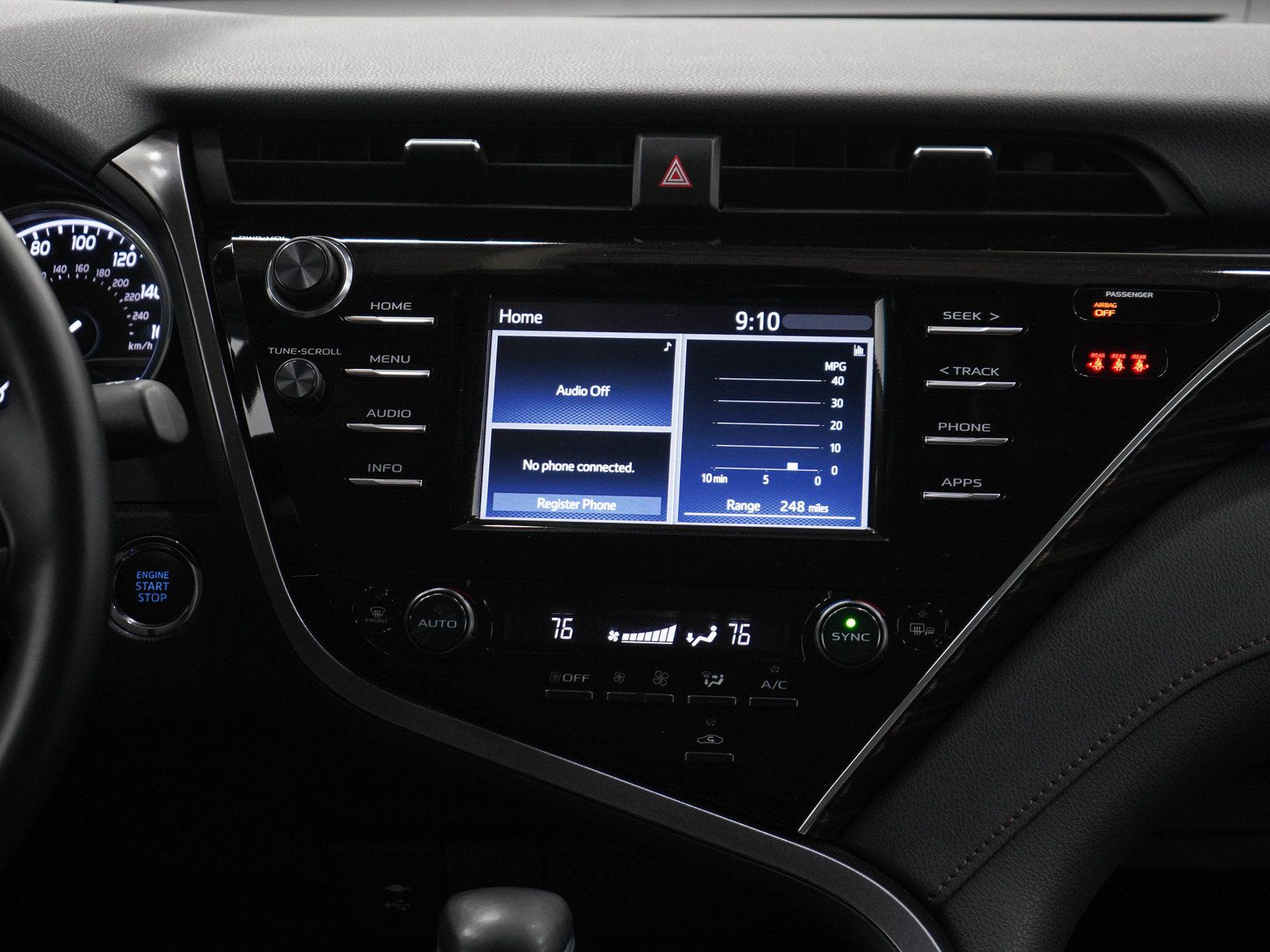 Used 2018 Toyota Camry XLE FWD image 15