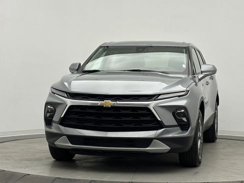 Used 2025 Chevrolet Blazer LT image 2