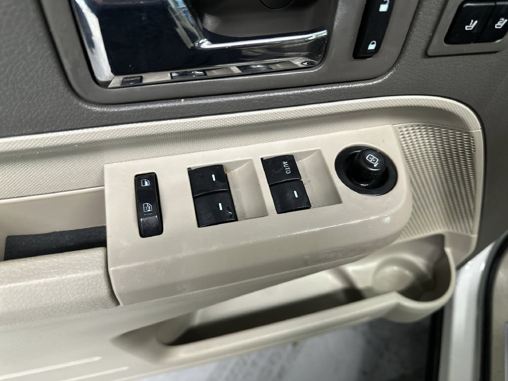 Used 2009 Ford Edge Limited FWD image 24