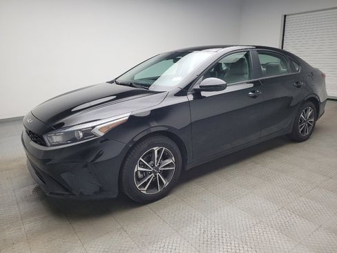 Used 2022 Kia Forte LXS FWD image 2
