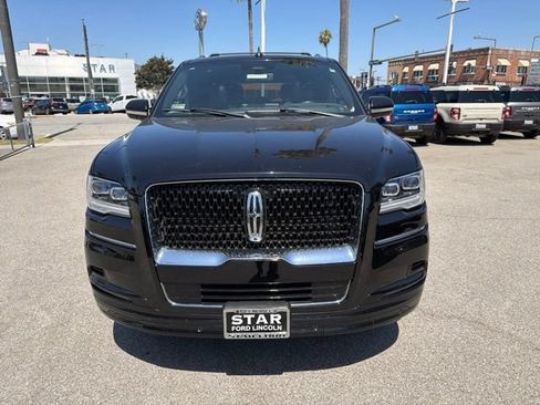 Used 2023 Lincoln Navigator L Reserve w/ Monochromatic Package AWD/4WD image 2
