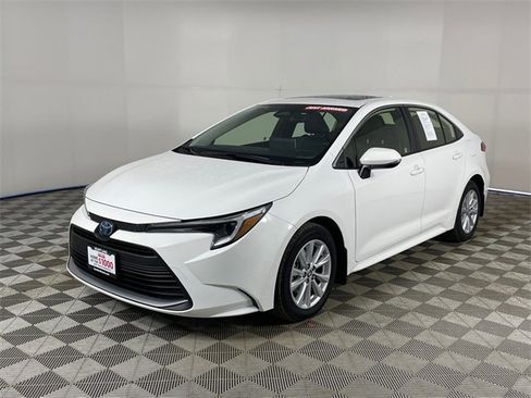Used 2025 Toyota Corolla XLE image 1
