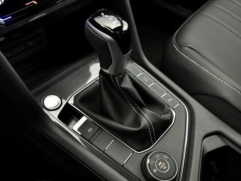 Certified 2024 Volkswagen Tiguan SE R-Line image 25