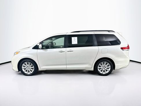 Used 2014 Toyota Sienna Limited w/ Limited Premium Package AWD/4WD image 4