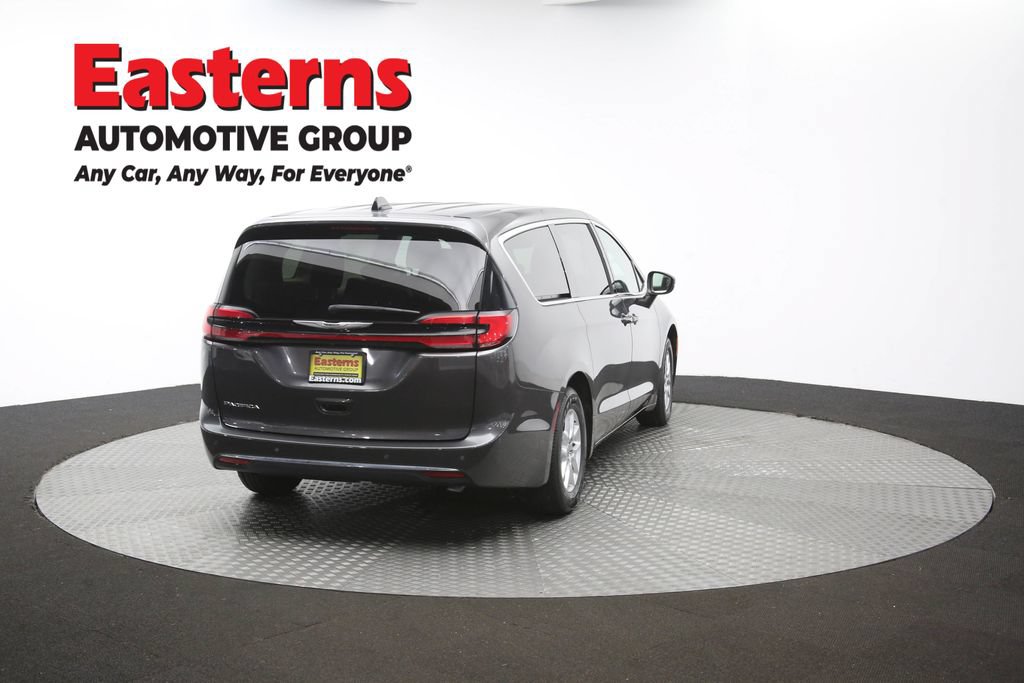 Used 2023 Chrysler Pacifica Touring-L FWD image 40