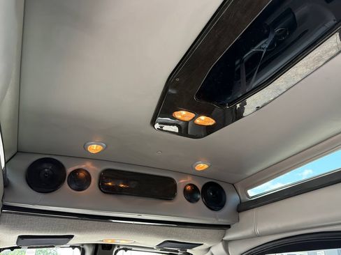 Used 2023 Chevrolet Express 2500 RWD image 16