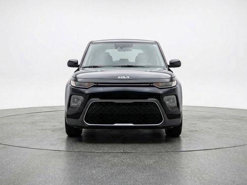 Used 2025 Kia Soul LX w/ LX Technology Package FWD image 2